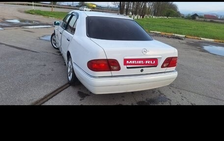 Mercedes-Benz E-Класс, 1996 год, 420 000 рублей, 3 фотография