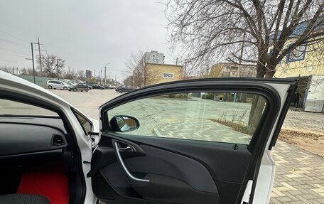 Opel Astra J, 2013 год, 1 075 000 рублей, 15 фотография