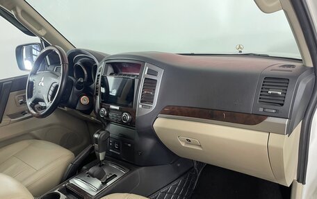 Mitsubishi Pajero IV, 2019 год, 3 800 000 рублей, 10 фотография