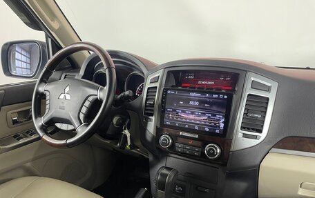 Mitsubishi Pajero IV, 2019 год, 3 800 000 рублей, 13 фотография