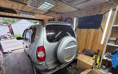 Chevrolet Niva I рестайлинг, 2003 год, 100 000 рублей, 2 фотография