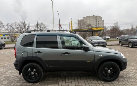 Chevrolet Niva I рестайлинг, 2018 год, 740 000 рублей, 4 фотография