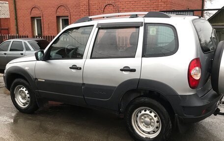 Chevrolet Niva I рестайлинг, 2017 год, 670 000 рублей, 3 фотография