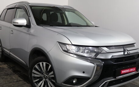 Mitsubishi Outlander III рестайлинг 3, 2019 год, 1 799 000 рублей, 1 фотография