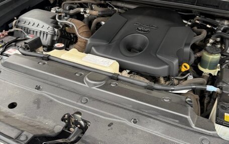 Toyota Land Cruiser Prado 150 рестайлинг 2, 2018 год, 3 850 000 рублей, 6 фотография