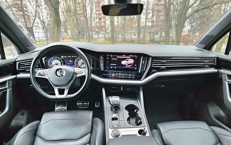 Volkswagen Touareg III, 2019 год, 4 280 000 рублей, 2 фотография