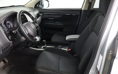 Mitsubishi Outlander III рестайлинг 3, 2019 год, 1 799 000 рублей, 8 фотография