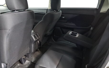 Mitsubishi Outlander III рестайлинг 3, 2019 год, 1 799 000 рублей, 13 фотография