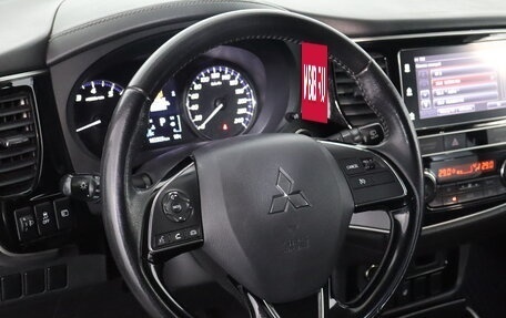 Mitsubishi Outlander III рестайлинг 3, 2019 год, 1 799 000 рублей, 9 фотография