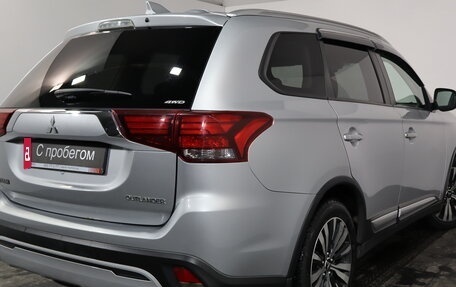 Mitsubishi Outlander III рестайлинг 3, 2019 год, 1 799 000 рублей, 6 фотография