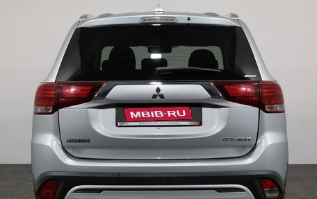 Mitsubishi Outlander III рестайлинг 3, 2019 год, 1 799 000 рублей, 5 фотография