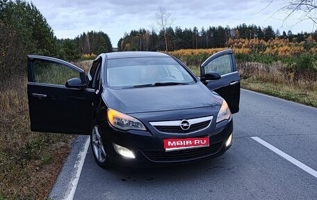 Opel Astra J, 2010 год, 560 000 рублей, 1 фотография