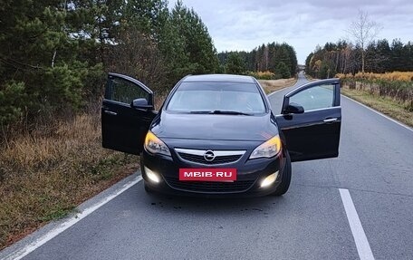 Opel Astra J, 2010 год, 560 000 рублей, 2 фотография
