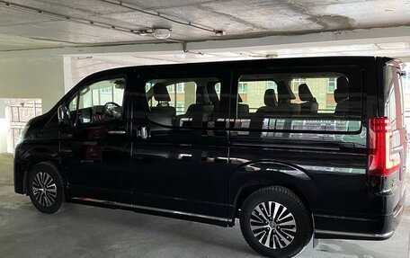 Toyota HiAce H300, 2020 год, 6 577 000 рублей, 3 фотография