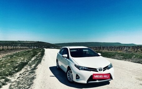 Toyota Auris II, 2013 год, 1 120 000 рублей, 2 фотография