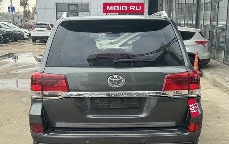 Toyota Land Cruiser 200, 2010 год, 3 385 000 рублей, 5 фотография