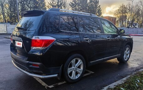 Toyota Highlander III, 2013 год, 1 890 000 рублей, 9 фотография