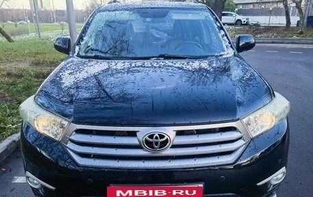 Toyota Highlander III, 2013 год, 1 890 000 рублей, 18 фотография