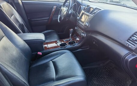 Toyota Highlander III, 2013 год, 1 890 000 рублей, 23 фотография