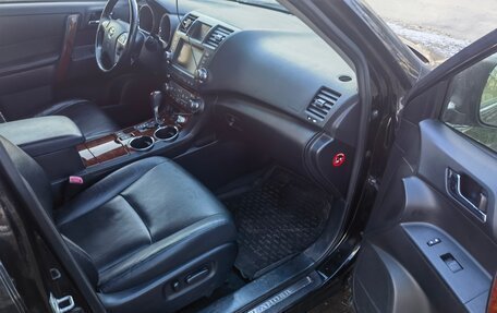 Toyota Highlander III, 2013 год, 1 890 000 рублей, 22 фотография