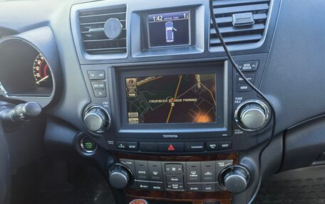 Toyota Highlander III, 2013 год, 1 890 000 рублей, 26 фотография