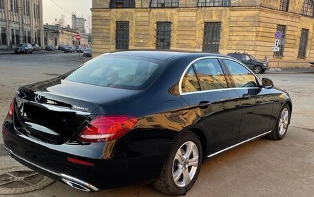 Mercedes-Benz E-Класс, 2017 год, 3 790 000 рублей, 4 фотография