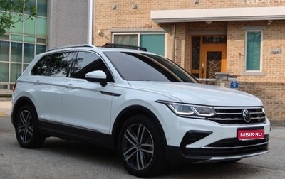Volkswagen Tiguan II, 2022 год, 2 700 000 рублей, 1 фотография