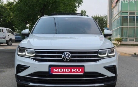 Volkswagen Tiguan II, 2022 год, 2 700 000 рублей, 2 фотография