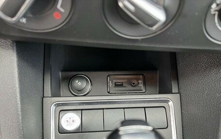 Volkswagen Jetta VI, 2016 год, 1 350 000 рублей, 2 фотография