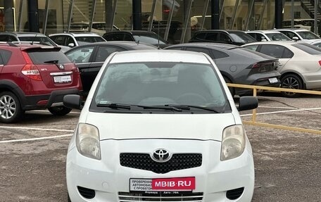 Toyota Yaris III рестайлинг, 2008 год, 448 000 рублей, 2 фотография