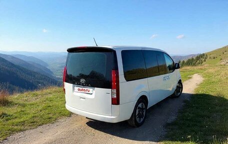 Hyundai Staria, 2021 год, 5 000 000 рублей, 3 фотография