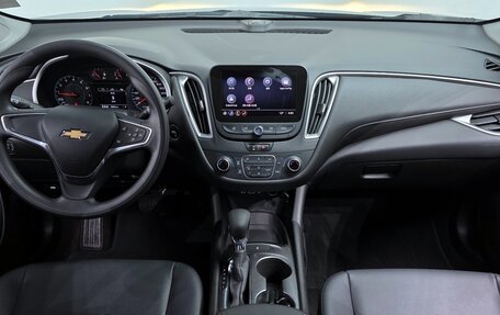 Chevrolet Malibu IX, 2021 год, 1 120 111 рублей, 2 фотография