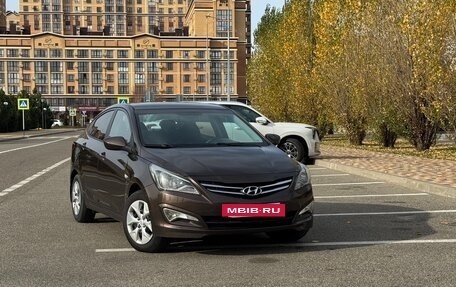 Hyundai Solaris II рестайлинг, 2015 год, 1 050 000 рублей, 2 фотография