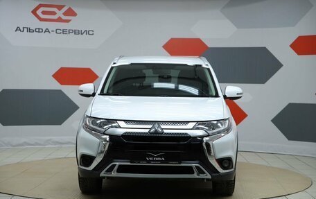 Mitsubishi Outlander III рестайлинг 3, 2019 год, 1 830 000 рублей, 2 фотография
