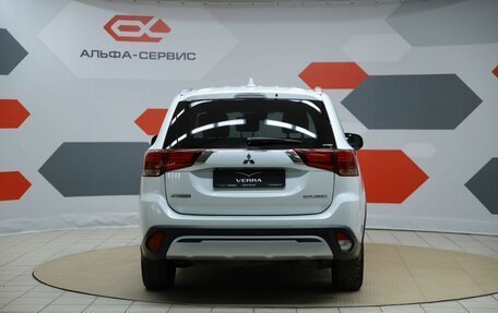 Mitsubishi Outlander III рестайлинг 3, 2019 год, 1 830 000 рублей, 6 фотография