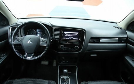 Mitsubishi Outlander III рестайлинг 3, 2019 год, 1 830 000 рублей, 9 фотография