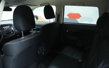 Mitsubishi Outlander III рестайлинг 3, 2019 год, 1 830 000 рублей, 15 фотография