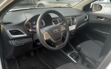 Hyundai Solaris II рестайлинг, 2019 год, 910 000 рублей, 10 фотография