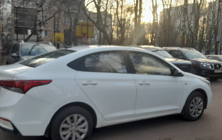 Hyundai Solaris II рестайлинг, 2019 год, 910 000 рублей, 8 фотография