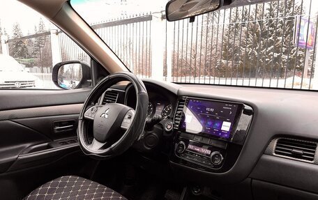 Mitsubishi Outlander III рестайлинг 3, 2013 год, 1 499 000 рублей, 8 фотография