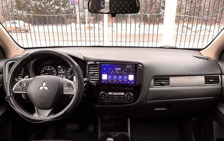 Mitsubishi Outlander III рестайлинг 3, 2013 год, 1 499 000 рублей, 9 фотография