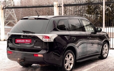 Mitsubishi Outlander III рестайлинг 3, 2013 год, 1 499 000 рублей, 4 фотография