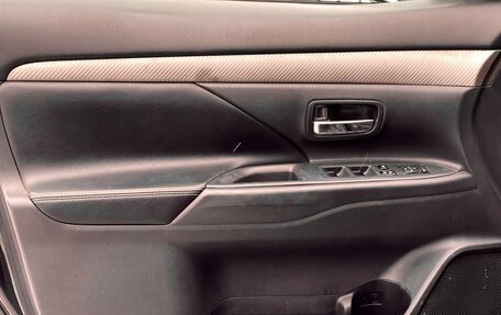 Mitsubishi Outlander III рестайлинг 3, 2013 год, 1 499 000 рублей, 16 фотография