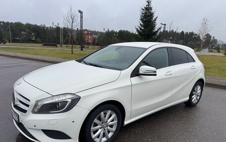 Mercedes-Benz A-Класс, 2015 год, 1 400 000 рублей, 4 фотография