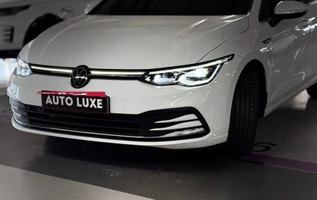 Volkswagen Golf VIII, 2022 год, 2 600 000 рублей, 2 фотография