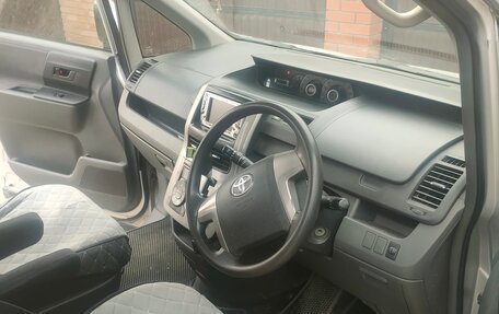 Toyota Noah III, 2008 год, 1 300 000 рублей, 4 фотография