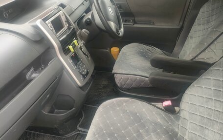 Toyota Noah III, 2008 год, 1 300 000 рублей, 10 фотография