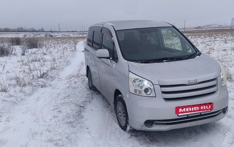 Toyota Noah III, 2008 год, 1 300 000 рублей, 15 фотография