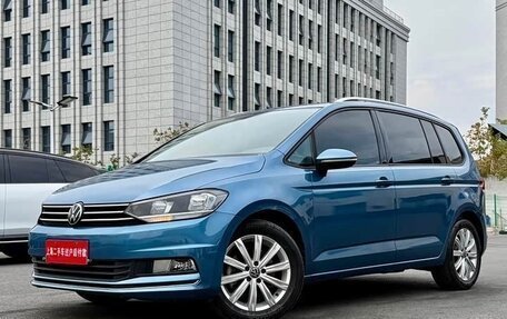 Volkswagen Touran III, 2022 год, 1 700 999 рублей, 3 фотография