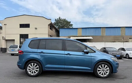 Volkswagen Touran III, 2022 год, 1 700 999 рублей, 10 фотография